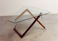 File:Compass Table 2 v-expanders and curved glass by Flemons.jpg
