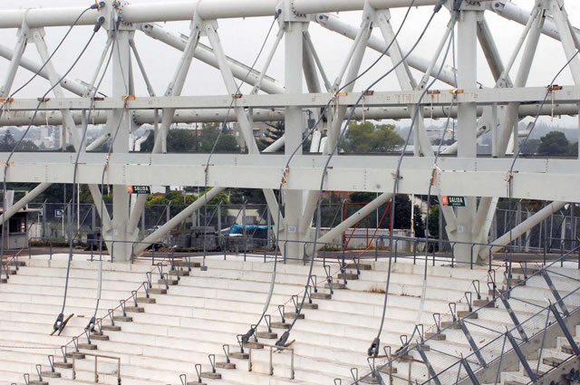 File:La Plata Birdair cable and fabric roof stadium cables dangling.jpg